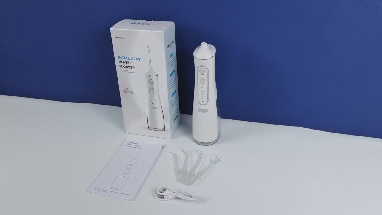 جهاز تنظيف الأسنان المائي المحمول